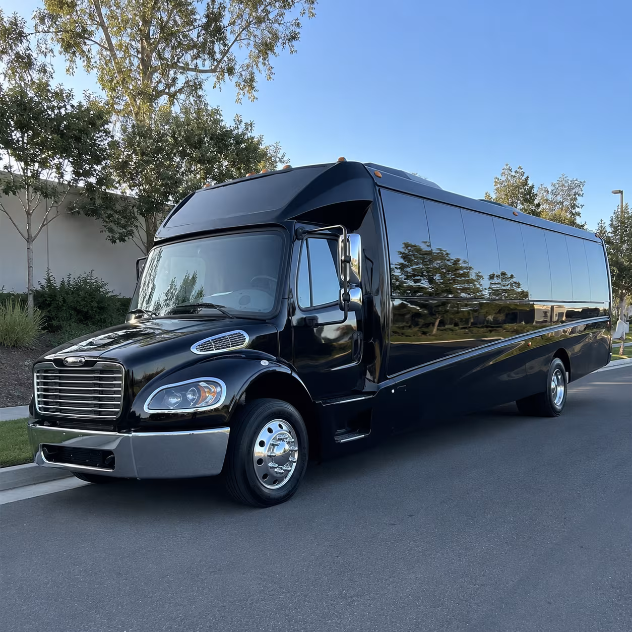 make your den airport transfers effortless for the whole group