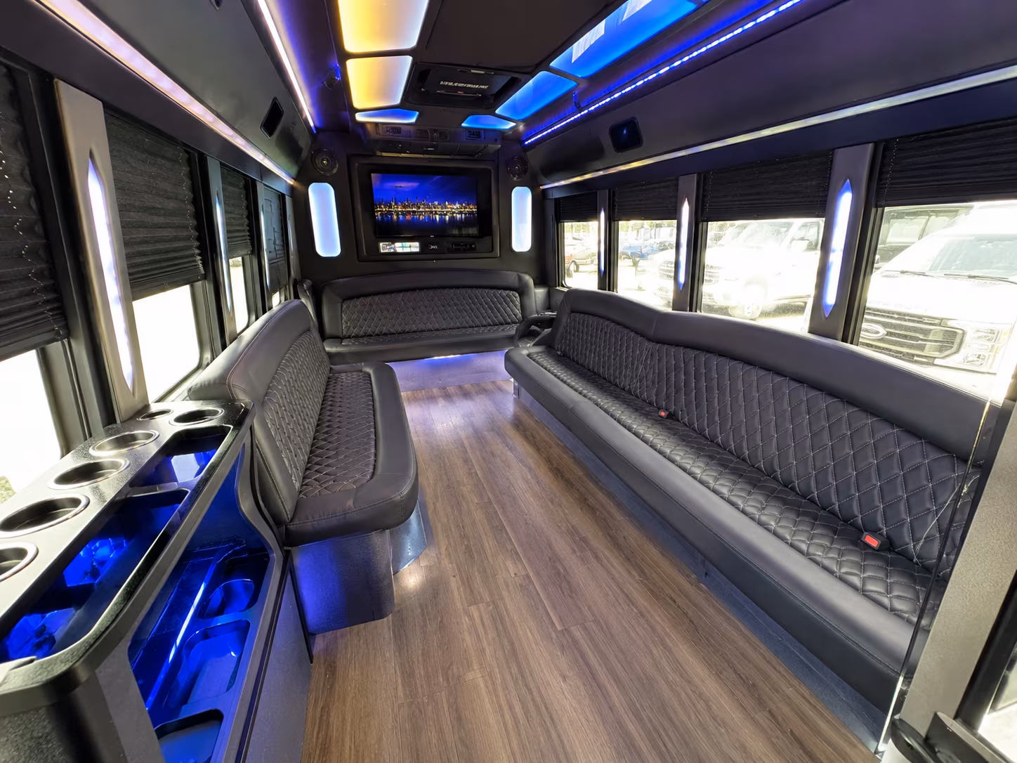 thornton aurora charter buses